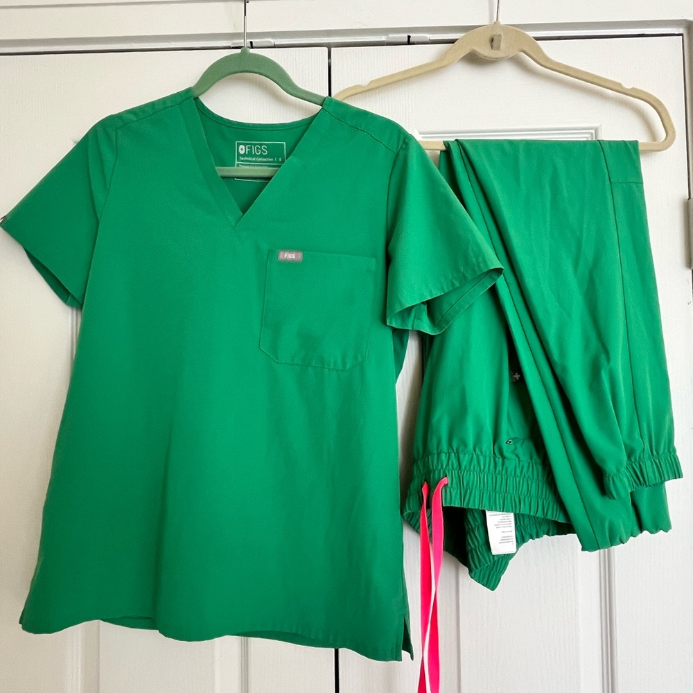 LIMITED EDITION Safety Green Figs Scrub Set - FreeX